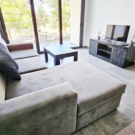 One-bedroom Luxury In Egkomi Apartament *